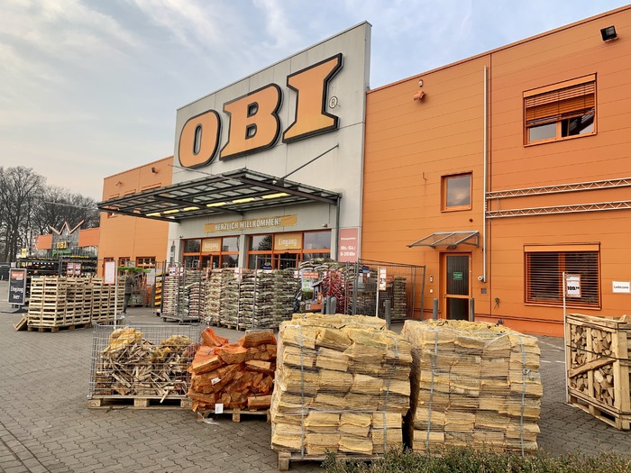 OBI Markt Elmshorn · Grauer Esel · Elmshorn | Bild 1/1