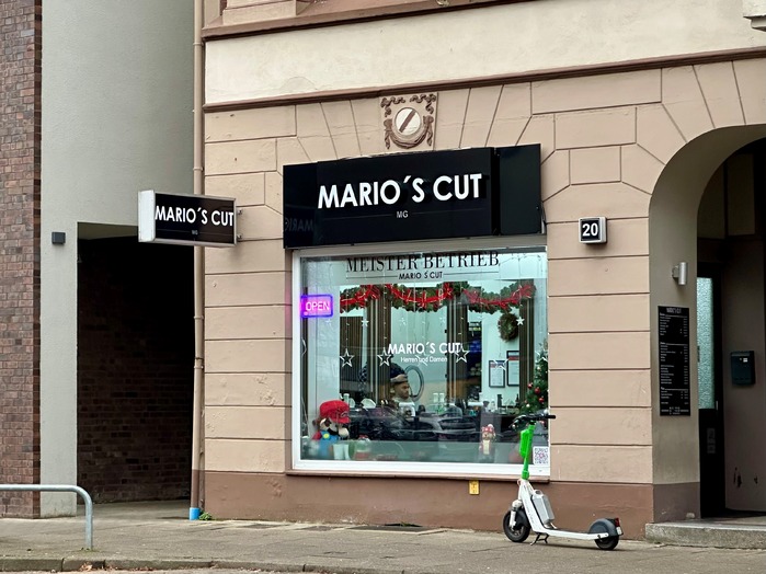 Marios Cut · Schulstrasse · Elmshorn | Bild 1/1 | Marios Cut · Schulstraße | Außenansicht