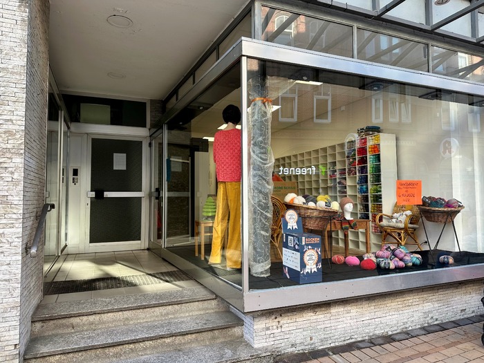 Handarbeit Frau Friedemann &middot; Königstraße &middot; Elmshorn | Bild 1/1 | Frau Friedemann &middot; Königstraße 19 | Außenansicht