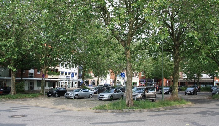 Parkplatz am Bahnhof/Holstenplatz · Parkplatz-Übersicht · Elmshorn | Bild 1/2 | Parkplatz am Bahnhof/Holstenplatz · Zufahrt über Schulstraße