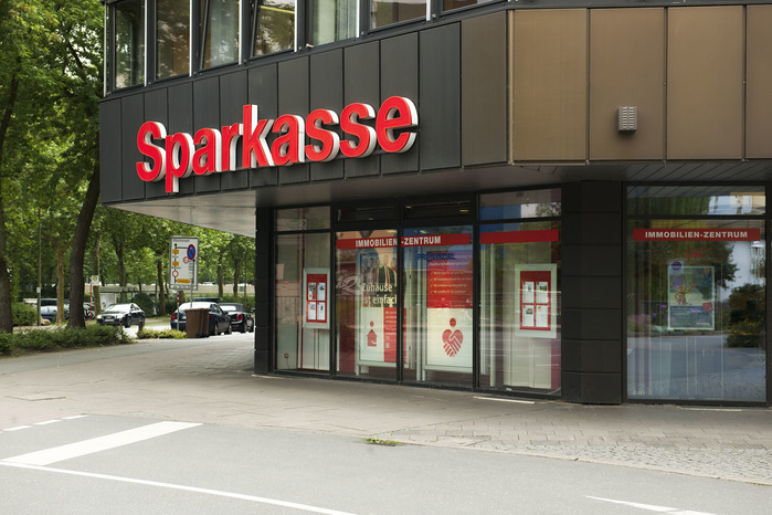 Sparkasse Elmshorn - CCE · Damm · Elmshorn | Bild 1/1 | Sparkasse Elmshorn | Immobilien Zentrum · Außenansicht | Damm